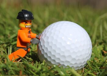 The Fast-talking, Loud-mouthed, Blow hard, Con Man presently RUINING CC!! Times Two!!! Report, Gossip and Commentary by Robert A