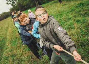 group of children pulling brown rope